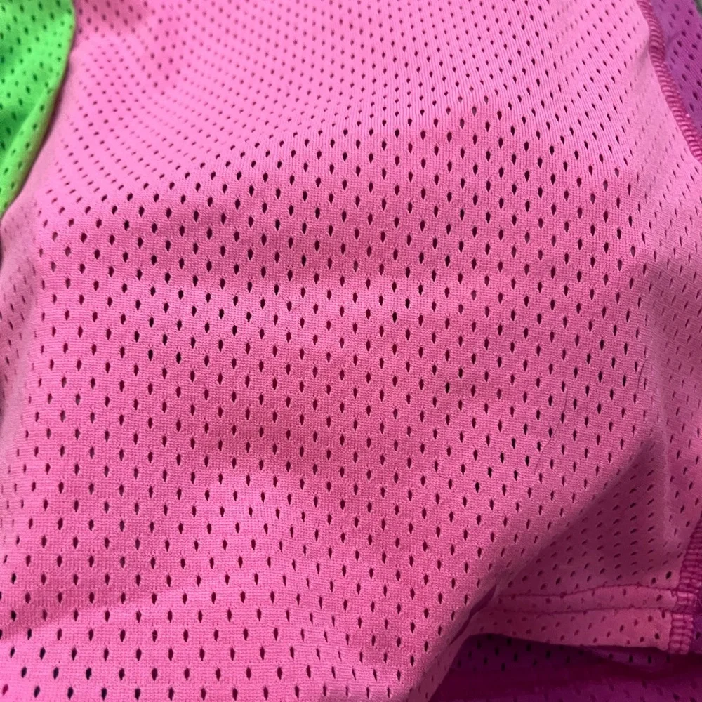 2 Under Armour tank tops, semi-fitted, Heat Gear. - Picture 7 of 7